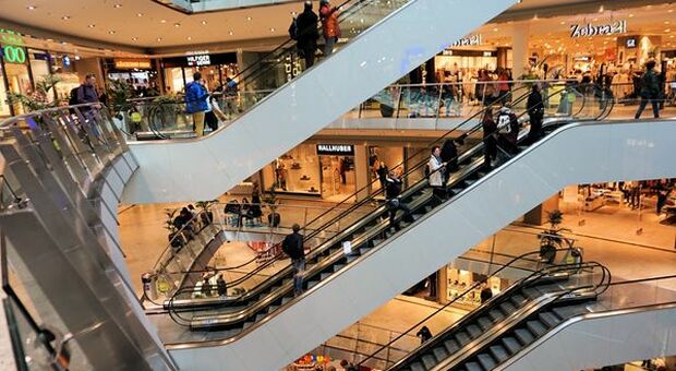 Commercio, Confesercenti: "A rischio 70mila negozi. Online affossa le vendite"