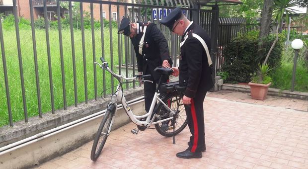 Roma, ruba una bici elettrica del valore di 1.400 euro: arrestato 20enne