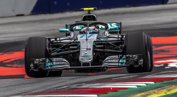 Gp Austria, prima fila Mercedes: Vettel penalizzato, partirà sesto