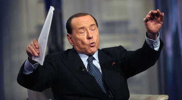 Riforme, Berlusconi avverte Renzi: «Le regole si cambiano insieme». Salta l'incontro: «Ho la febbre»