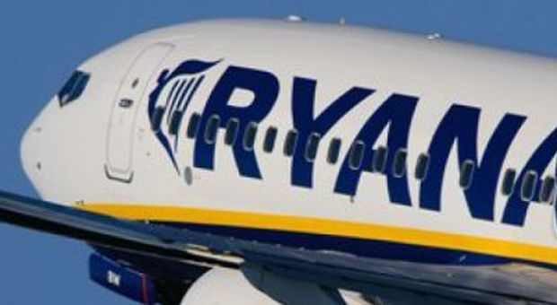 «Problemi al motore»: atterraggio di emergenza per il volo Ryanair