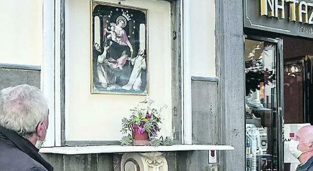 Chiaia, trafugato il dipinto della Madonna di Piedigrotta: «Così muore Napoli»