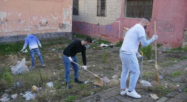 Torre del Greco, Cento Fontane nel degrado: volontari raccolgono oltre 20 sacconi di rifiuti