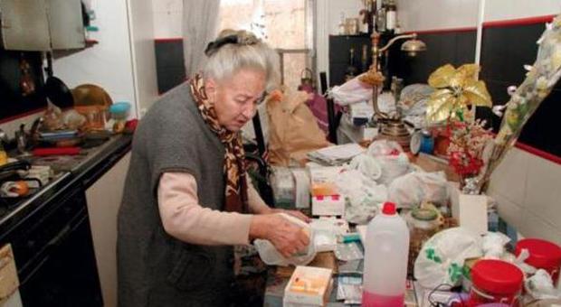 La signora Rita, 81 anni, e un disperato grido d'aiuto: "Senza acqua luce e gas: durante la guerra stavo meglio"