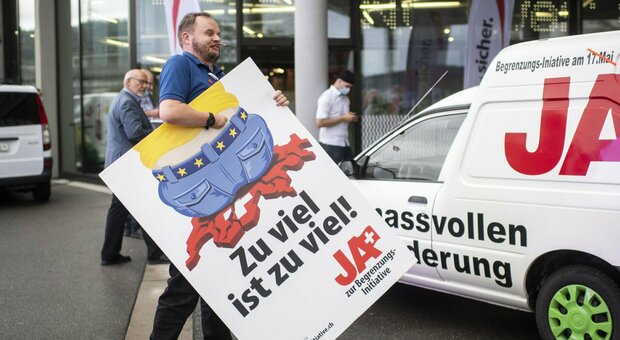 Referndum in Svizzera, bocciata la proposta anti-immigrazione promossa dalla destra