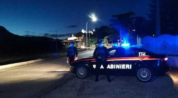 Gricignano, carabinieri inseguono due albanesi su un'auto: un morto