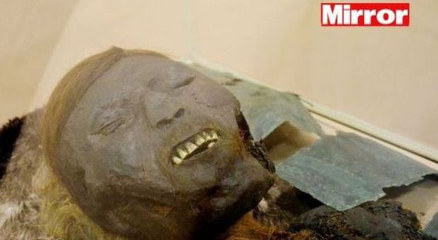 Ritrovata mummia di 900 anni fa: "È un bimbo-guerriero di 6 anni"