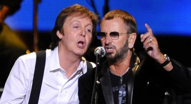 Beatles, anche Ringo Starr diventa baronetto. Vent'anni dopo Paul McCartney
