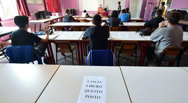 Roma, scuole tra disagi e ritardi: partenza rinviata per 13mila studenti