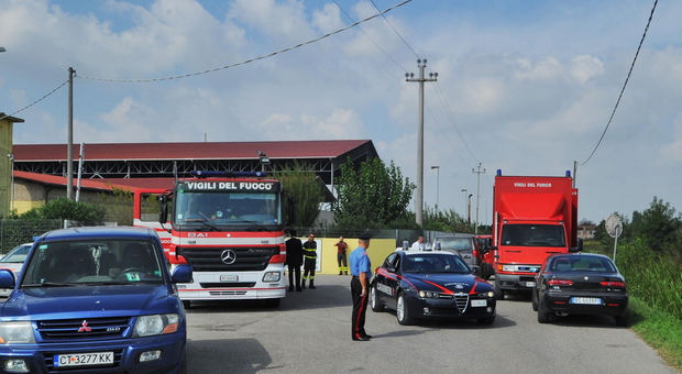 I soccorsi davanti all'impianto Coimpo dove sono morti 4 operai il 22 settembre 2014