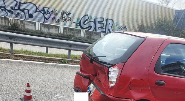 Ancona, triplice tamponamento sull'asse: due persone finiscono all'ospedale