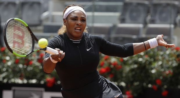 Serena Williams in azione sul Centrale