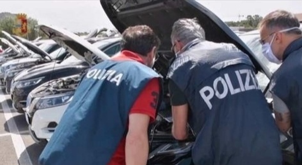 Frosinone, traffico internazionale di auto: scattano nove misure cautelari, in quattro agli arresti