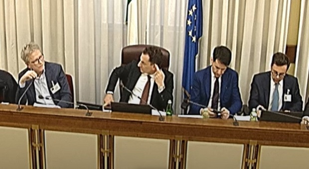 Riceci, il mediatore in commissione: «Per i terreni mi chiamò Rossini». L'ex sindaco Mazzoli contraddice Paolini. Nella foto, l'audizione di Mauro Della Betta (primo a sinistra)