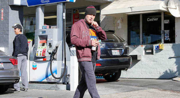 Ben Affleck trasandato dal benzinaio