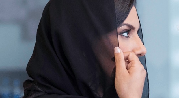 Principessa in total black alla Casa Bianca, debutta la prima ambasciatrice dell'Arabia Saudita
