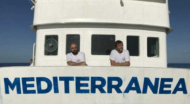 Migranti, l'accusa della Procura: «Soldi in cambio del trasbordo sulla Mare Jonio »