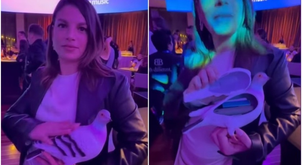 Emma e la borsa piccione sfoggiata a Sanremo 2024: lo strano accessorio portato al Festival
