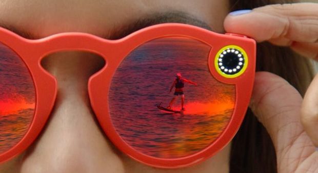 Snapchat lancia Spectacles: l'occhiale che ti fa registrare e vedere i video