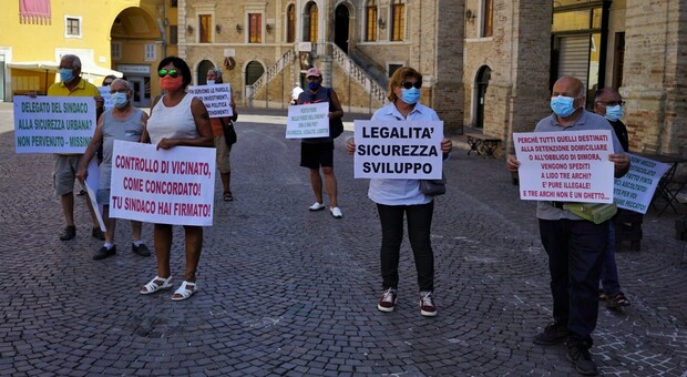 Tre Archi invade piazza del Popolo, pressing sulla sicurezza: «Solo chiacchiere, servono interventi veri»