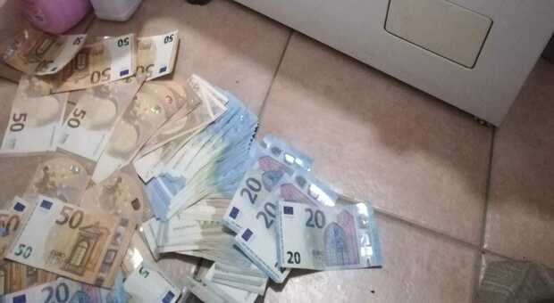 Spaccio di droga senza fine: sequestrati 1,3 chili di marijuana e 8.500 euro in contati. Tre arresti
