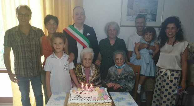 Rosa Rotelli per tutti Bruna taglia il traguardo dei cento anni, festa con i familiari e gli auguri dell’amministrazione
