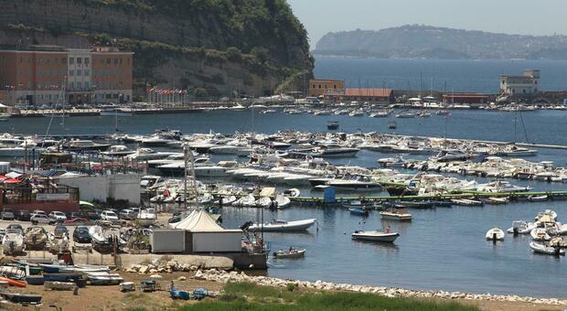 Ormeggi abusivi a Napoli, sequestrate 187 barche ormeggiate nel porticciolo di Nisida
