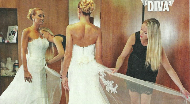 Annalisa Minetti prova l'abito da sposa