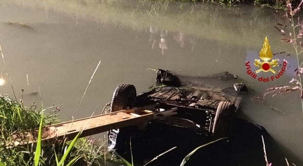 La Fiesta speronata e buttata nel canale a Jesolo, dove sono morti i quattro ragazzi