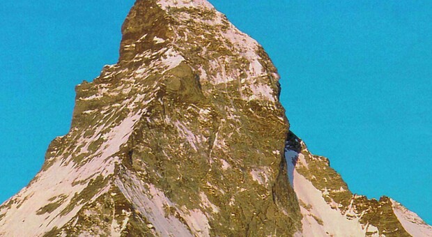 Terrore in parete: alpinista veneta salvata dalla guida sul Cervino, stava per cadere per 200 metri