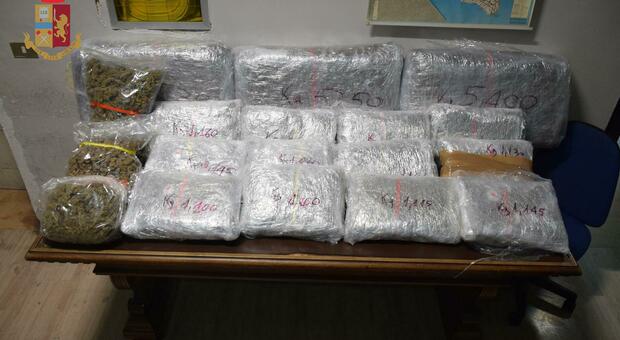 Oltre 32 chili di droga divisi in sacchi di spazzatura e nascosti in garage : un arresto