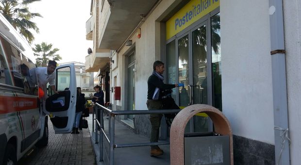 Porto Sant'Elpidio, quattro banditi irrompono nell'ufficio postale