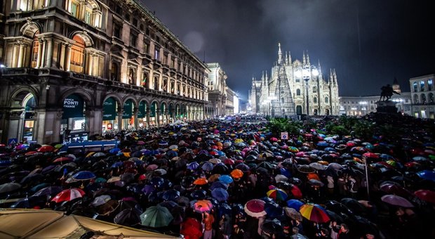 Sardine, 25.000 a Milano sotto la pioggia: «Nessun dialogo con Salvini». Manifestazioni a Taranto e Padova