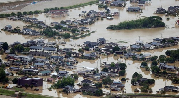 Piogge torrenziali e frane in Giappone, 16 morti e 200mila sfollati