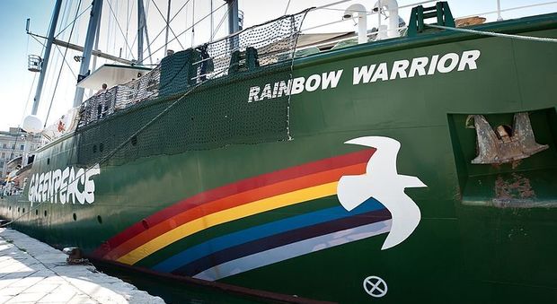 Pozzuoli, arriva la nave Rainbow Warrior di Greepeace per il tour di ricerca