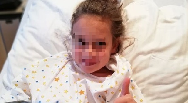 Operata Ginevra, la bimba malata di cancro al cervello. Il papà su Fb: «Sei una guerriera»