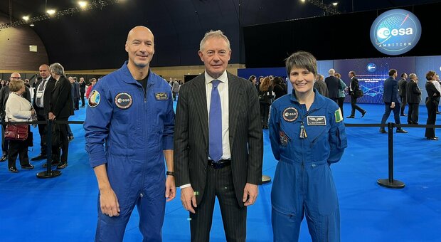 Il ministro Adoldo Russo con gli astronauti Luca Parmitano e Samantha Cristoforetti