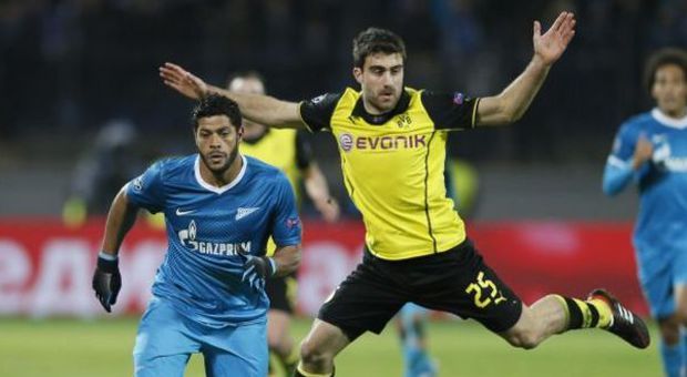 Hulk si propone al Borussia Dortmund durante la sfida di coppa: "Mi prendete questa estate?"