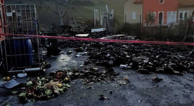 Ancora vandali a Filottrano: un cassonetto andato a fuoco a Santo Stefano, c’è il sospetto del dolo