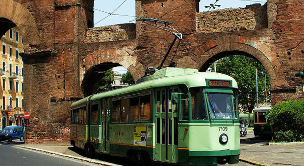 Roma, lavori sui binari a Porta Maggiore: ad agosto tram sostituiti da bus e deviazioni del traffico