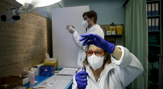 Coronavirus in Italia, crescono i positivi e non si ferma la conta dei morti: 469 vittime in un giorno