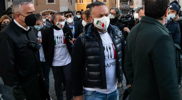 Chi c'è dietro a IoApro, il movimento che ha guidato i No Green pass negli scontri a Roma