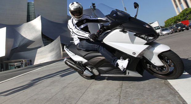 Il nuovo Yamaha T-MAX sulle strade della California