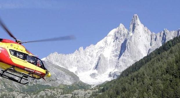 Francia, cede un masso sul Monte Bianco: muore alpinista di 35 anni