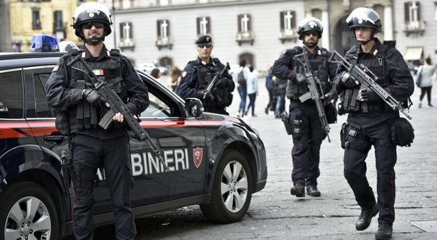 Natale sicuro, maxi blitz dei carabinieri a Napoli: 47 arresti