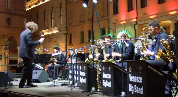 Il concerto della Venezze Big Band, finalmente all'aperto