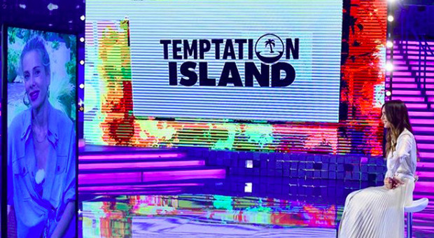 Temptation Island, Alessia Marcuzzi a Verissimo: «Una coppia è scoppiata, ecco cosa è successo, è stata tosta» (credits Verissimo/Instagram)