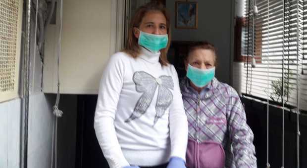 Coronavirus a Napoli, donna muore mentre aspetta il tampone. Le figlie: ora esaminate almeno noi