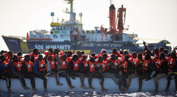 Migranti, ecco come risolverei la questione delle navi delle Ong