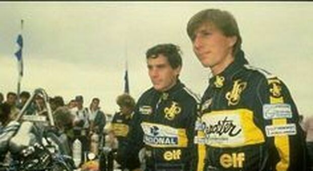 Morto l'ex pilota Johnny Dumfries, fu compagno di Senna alla Lotus: aveva 62 anni